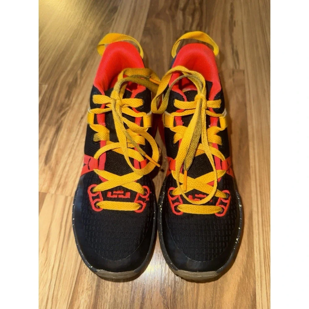 Nike Lebron witness 7‎ Boys Youth 4Y 4 sneakers Tennis shoes
